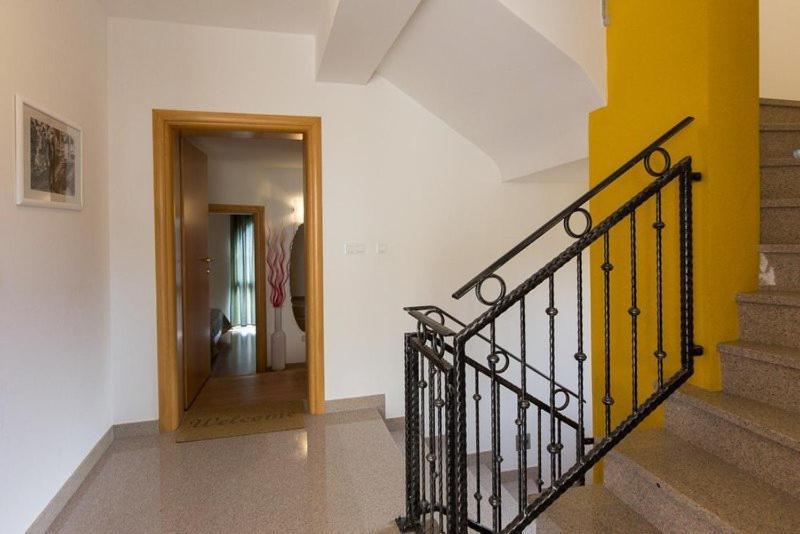 Marija F2 Apartment Кърк Екстериор снимка